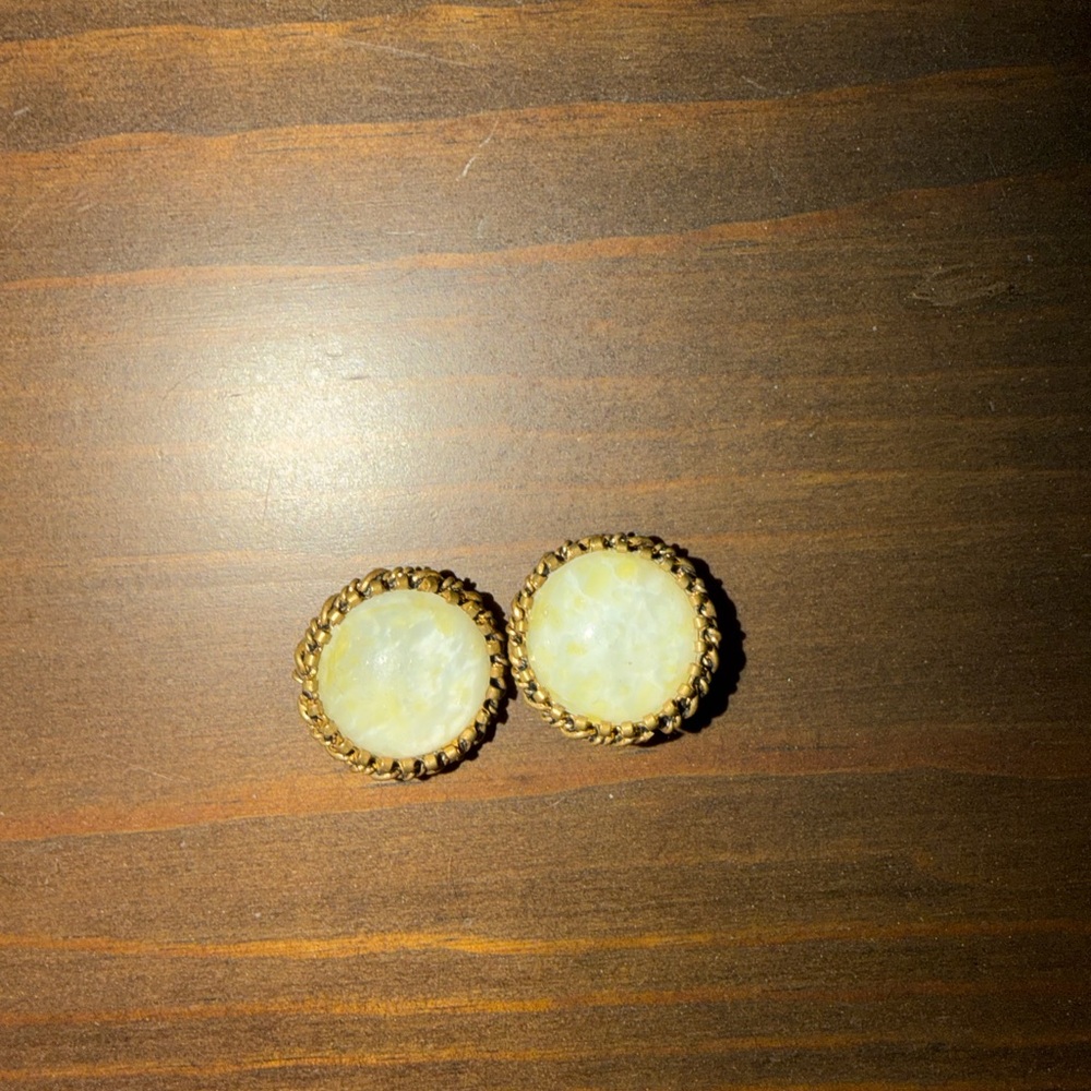 Elegant Gold and Cream Earrings - Picture 3 of 3